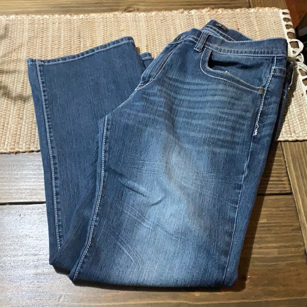 Relaxed Straight Jeans